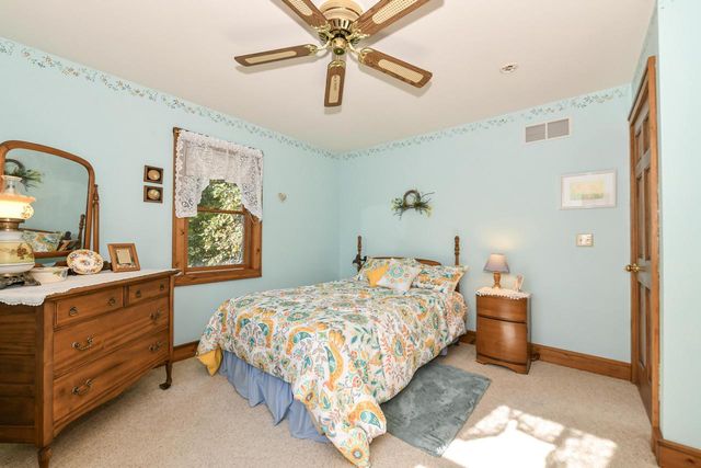 S86W30445 Stonegate DRIVE, Mukwonago, WI 53149