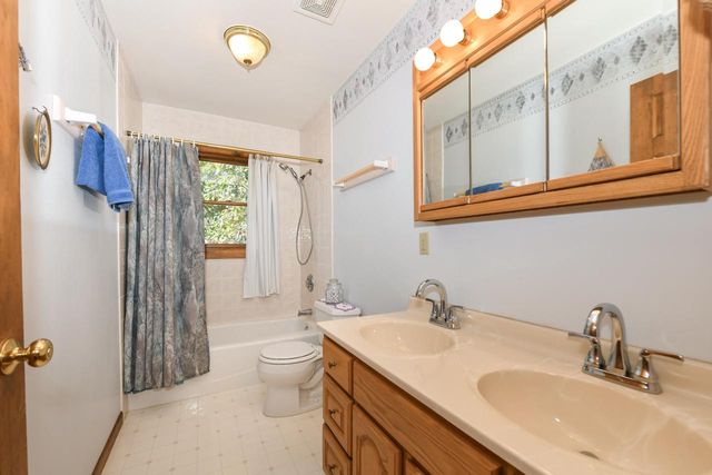 S86W30445 Stonegate DRIVE, Mukwonago, WI 53149