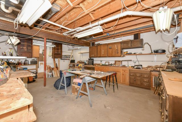 S86W30445 Stonegate DRIVE, Mukwonago, WI 53149
