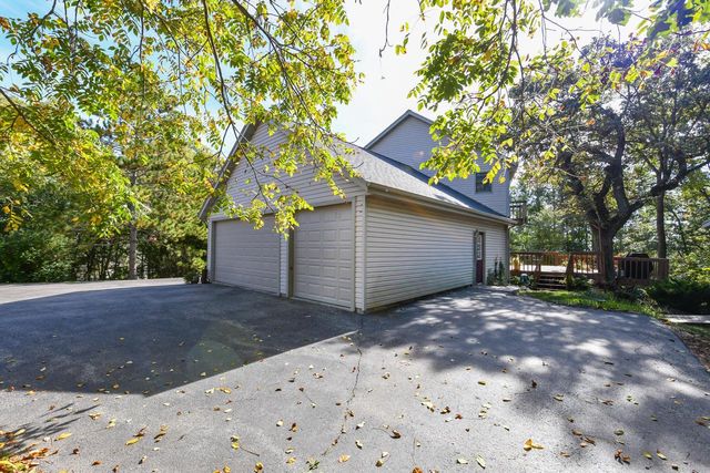 S86W30445 Stonegate DRIVE, Mukwonago, WI 53149