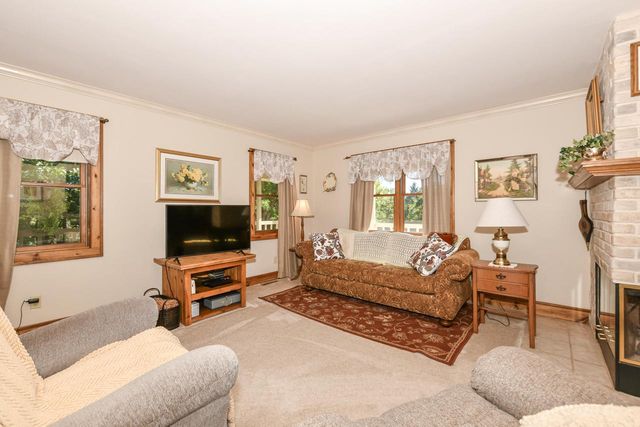 S86W30445 Stonegate DRIVE, Mukwonago, WI 53149