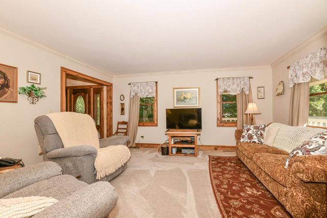 S86W30445 Stonegate DRIVE, Mukwonago, WI 53149