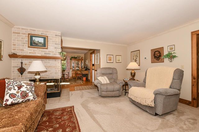 S86W30445 Stonegate DRIVE, Mukwonago, WI 53149