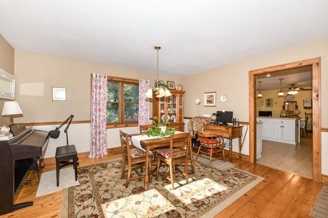 S86W30445 Stonegate DRIVE, Mukwonago, WI 53149