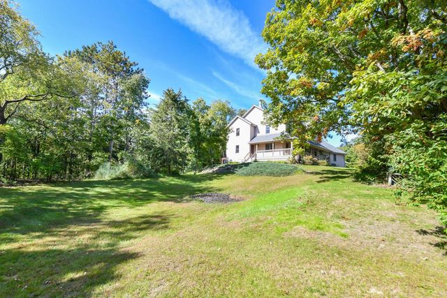 S86W30445 Stonegate DRIVE, Mukwonago, WI 53149