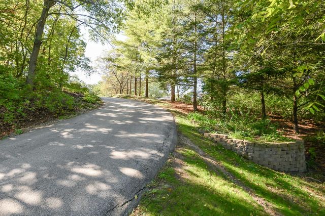 S86W30445 Stonegate DRIVE, Mukwonago, WI 53149