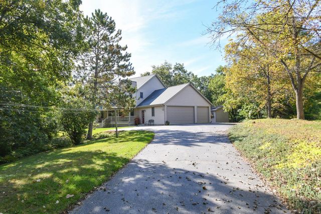S86W30445 Stonegate DRIVE, Mukwonago, WI 53149