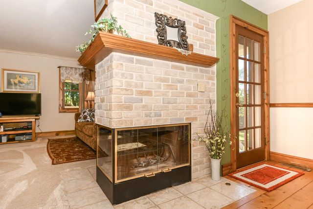 S86W30445 Stonegate DRIVE, Mukwonago, WI 53149