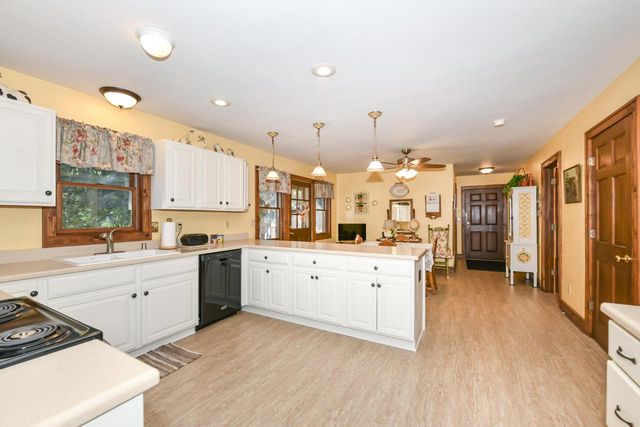 S86W30445 Stonegate DRIVE, Mukwonago, WI 53149