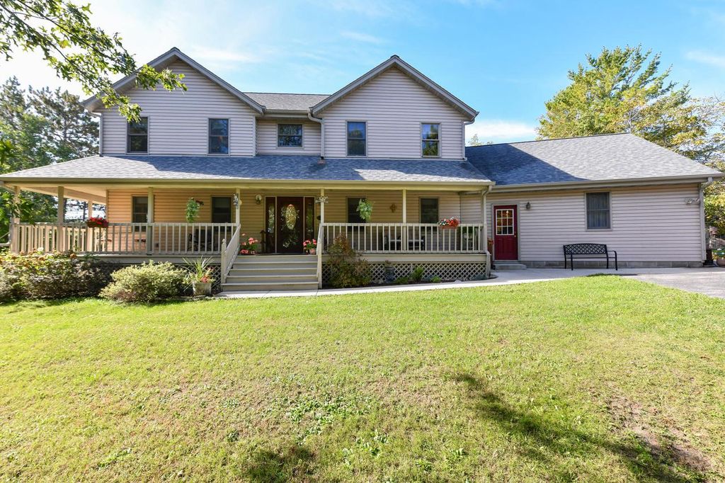 S86W30445 Stonegate DRIVE, Mukwonago, WI 53149