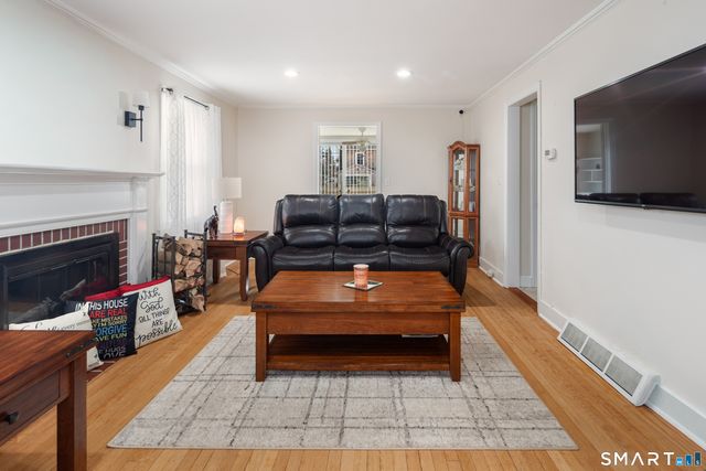 135 Laurel Place, Bridgeport, CT 06604