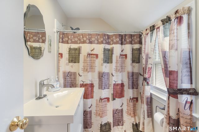 135 Laurel Place, Bridgeport, CT 06604