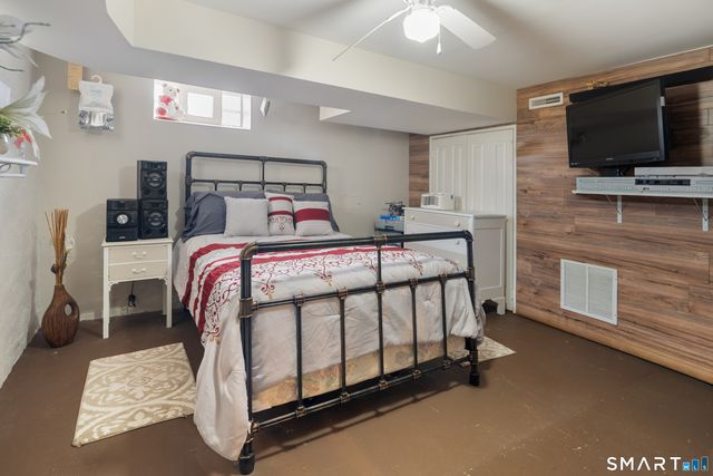 135 Laurel Place, Bridgeport, CT 06604