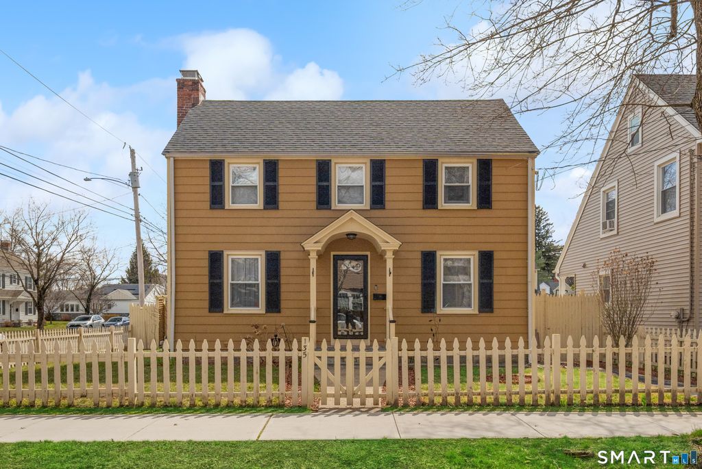 135 Laurel Place, Bridgeport, CT 06604