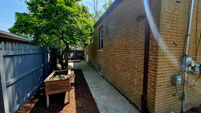 18526 Dixie Highway, Homewood, IL 60430