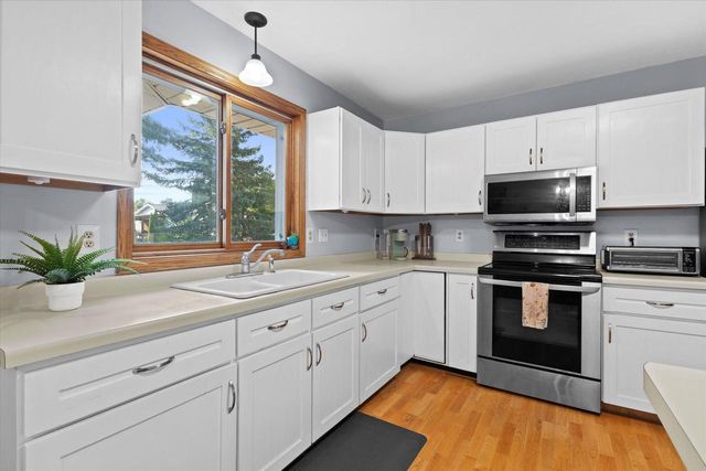 1606 Pleasant View AVENUE, Waukesha, WI 53188