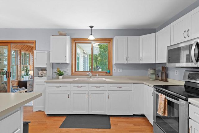 1606 Pleasant View AVENUE, Waukesha, WI 53188