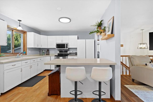 1606 Pleasant View AVENUE, Waukesha, WI 53188