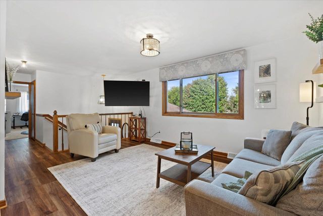 1606 Pleasant View AVENUE, Waukesha, WI 53188