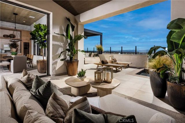 552 PENINSULA, Irvine, CA 92602