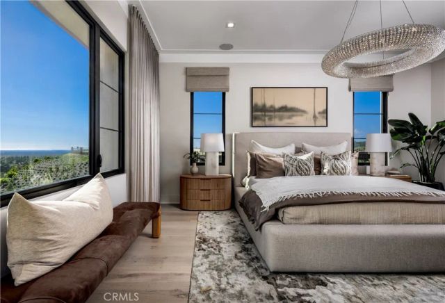 552 PENINSULA, Irvine, CA 92602