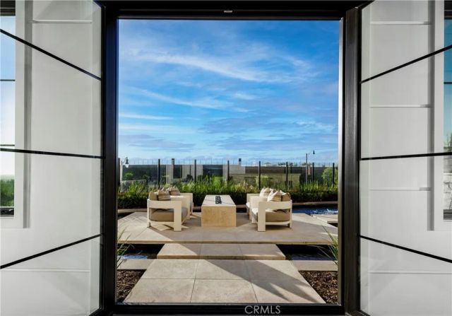 552 PENINSULA, Irvine, CA 92602