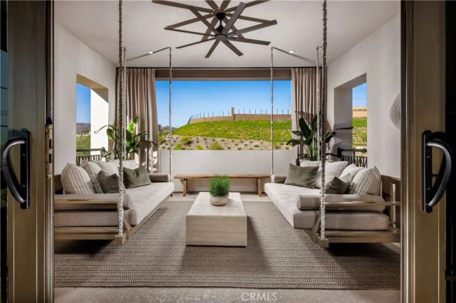 552 PENINSULA, Irvine, CA 92602