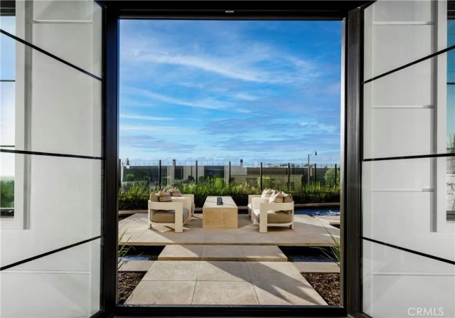 552 PENINSULA, Irvine, CA 92602