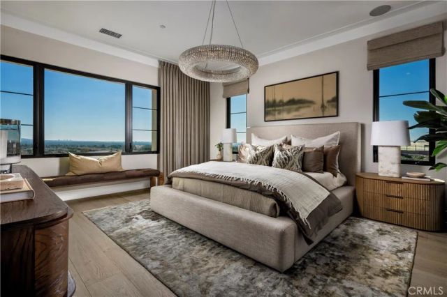 552 PENINSULA, Irvine, CA 92602