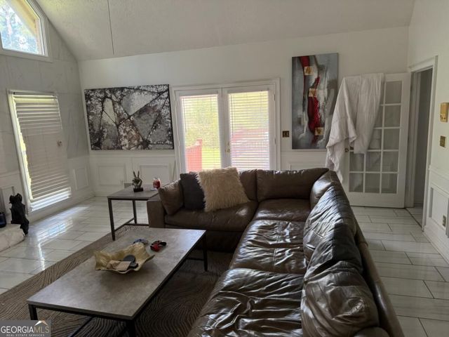 290 Dix Lee On Drive, Fayetteville, GA 30214