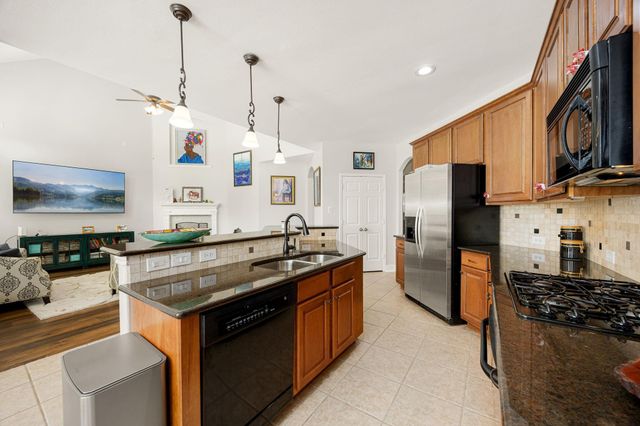 10502 Landsdowne Pointe Drive, Spring, TX 77379