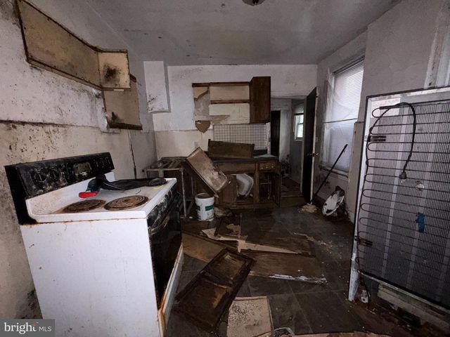 2530 W YORK ST, Philadelphia, PA 19132