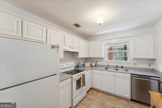 211 Edgewater Road APT 49, Savannah, GA 31406