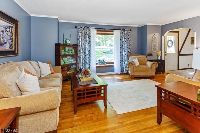 7 Crest Dr, Washington Twp., NJ 07853