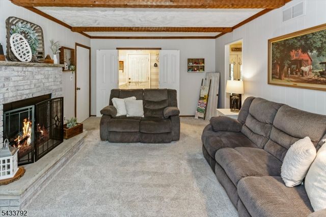 7 Crest Dr, Washington Twp., NJ 07853
