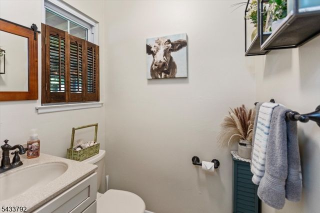 7 Crest Dr, Washington Twp., NJ 07853