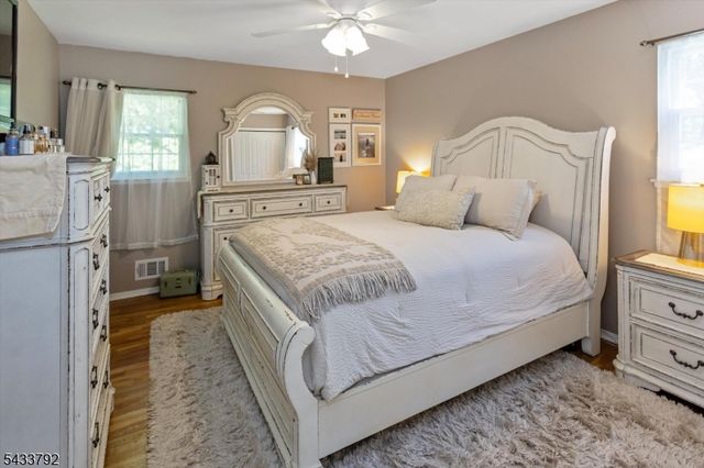 7 Crest Dr, Washington Twp., NJ 07853