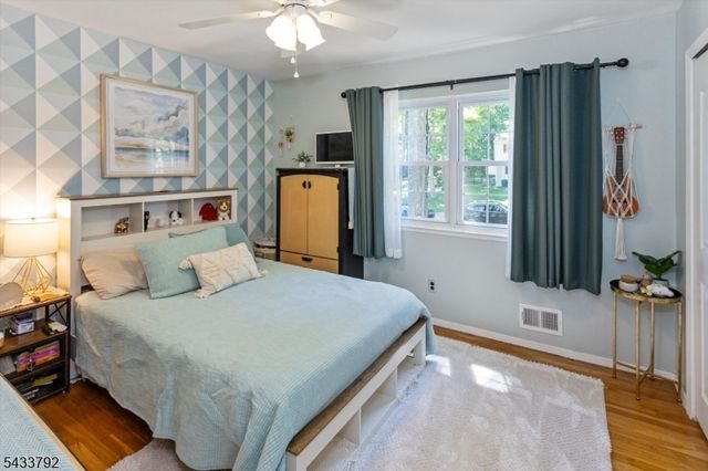 7 Crest Dr, Washington Twp., NJ 07853
