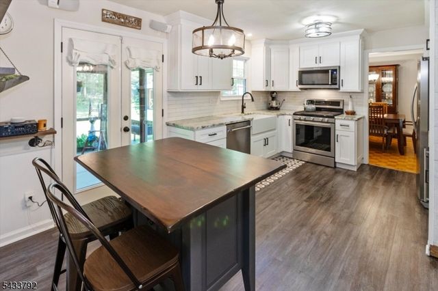 7 Crest Dr, Washington Twp., NJ 07853