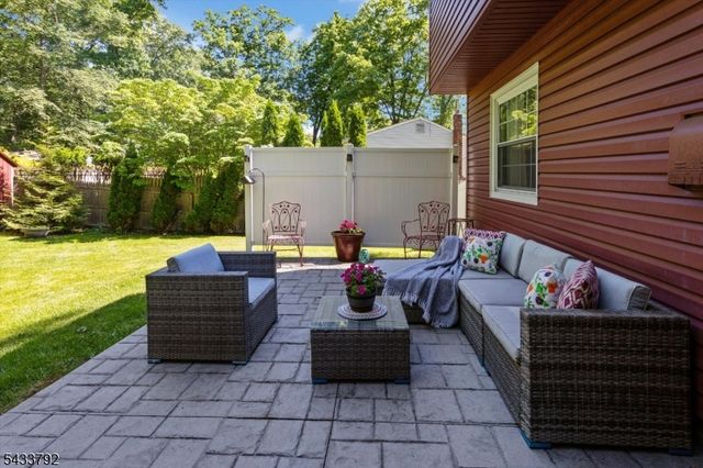 7 Crest Dr, Washington Twp., NJ 07853
