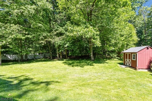 7 Crest Dr, Washington Twp., NJ 07853