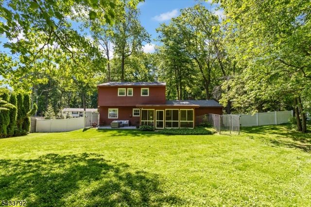 7 Crest Dr, Washington Twp., NJ 07853