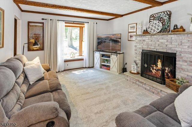 7 Crest Dr, Washington Twp., NJ 07853
