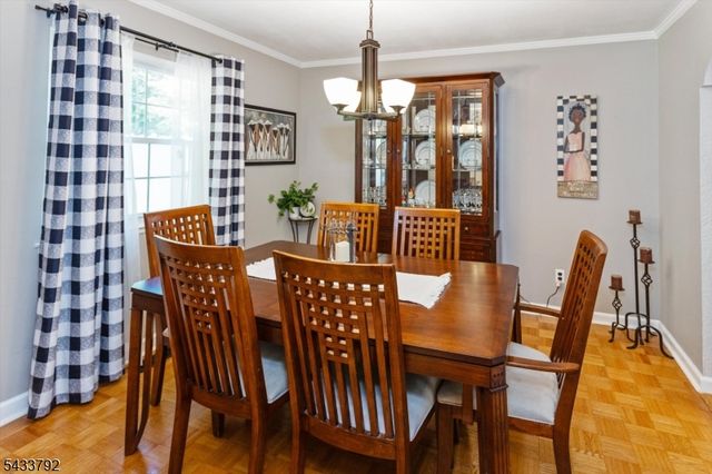 7 Crest Dr, Washington Twp., NJ 07853