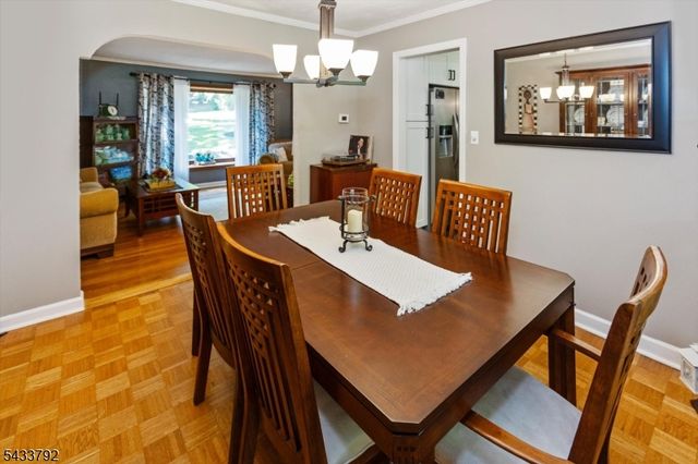 7 Crest Dr, Washington Twp., NJ 07853
