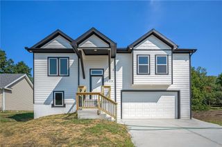 523 Hawthorne Street, Smithville, MO 64089