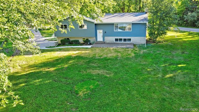 6342 Restwood Drive, Linden, MI 48451