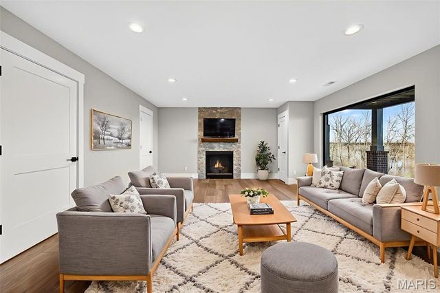 1017 River Bluff Drive, Washington, MO 63090