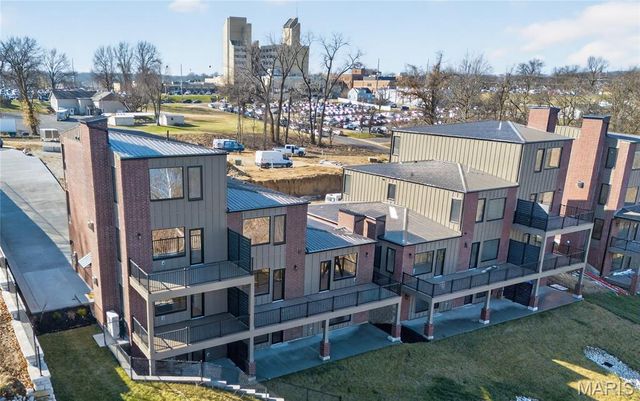 1017 River Bluff Drive, Washington, MO 63090