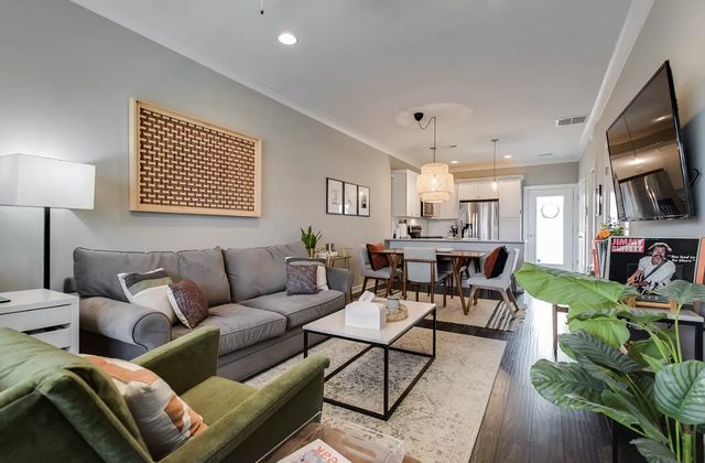 975 Ashland Place Dr, Nashville, TN 37218